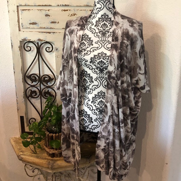 Abercrombie & Fitch Sweaters - Abercrombie & Fitch kimono